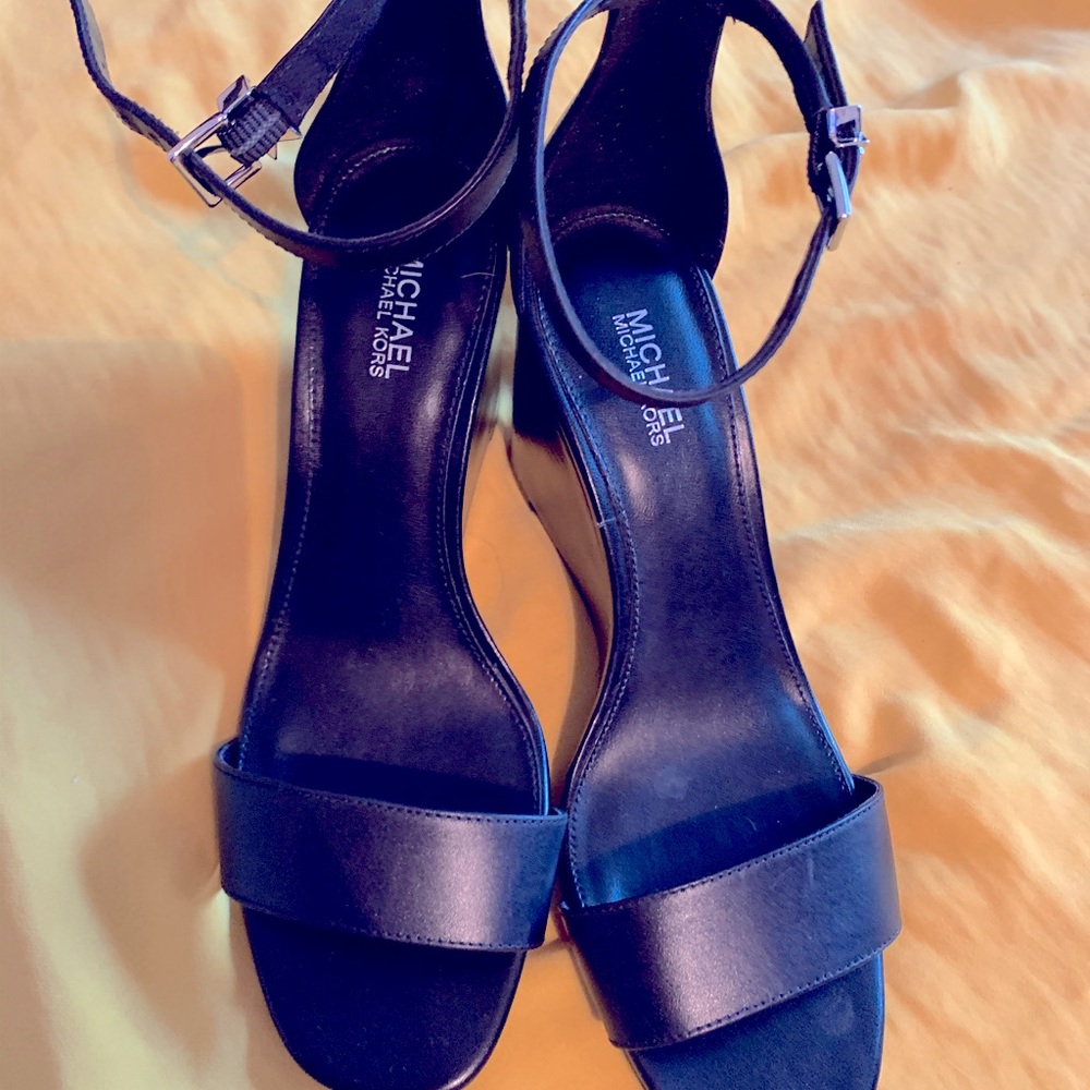 Black wedges Michael Kors size 6.5 comfortable
